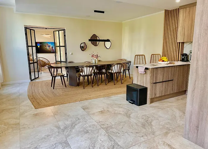 Sanierte 5 Zimmer Luxus Standard Apartment auf 350qm Hamburg